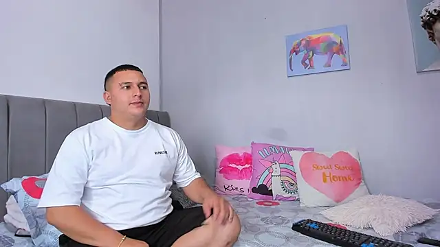 naughtyloverss online show from November 3, 2025, 4:30 pm