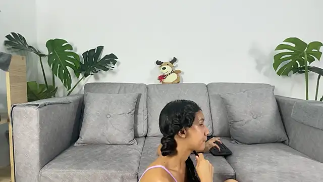 Snapshot of Antonella_and_axel_ chatting on December 8, 2024, 6:54 am Antonella and axel online show from December 8, 2024, 6:54 am