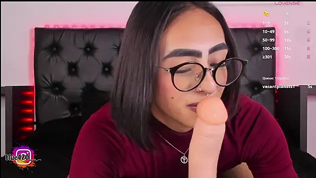 Skyler  blue4 online show from February 4, 2025, 9:49 am