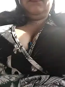 sara pineros online show from December 9, 2024, 8:33 pm