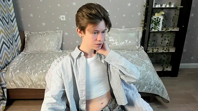 AndrewwCarter2 online show from December 20, 2025, 7:43 pm