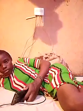 Snapshot of QUEEN-NAIMA chatting on October 27, 2025, 4:00 pm QUEEN-NAIMA online show from October 27, 2025, 4:00 pm