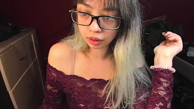 Snapshot of Ad0re_Me chatting on October 23, 2025, 7:12 pm Ad0re Me online show from October 23, 2025, 7:12 pm