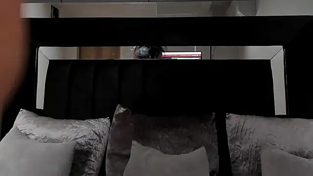 Snapshot of julieta_jewel chatting on March 3, 2026, 1:06 pm julieta jewel online show from March 3, 2026, 1:06 pm