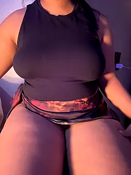 Snapshot of GLamouur chatting on December 6, 2024, 5:33 pm GLamouur online show from December 6, 2024, 5:33 pm