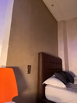 Snapshot of GLamouur chatting on December 14, 2024, 9:45 pm GLamouur online show from December 14, 2024, 9:45 pm