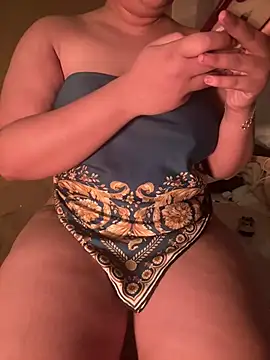 Snapshot of GLamouur chatting on March 12, 2025, 10:59 am GLamouur online show from March 12, 2025, 10:59 am