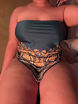 Snapshot of GLamouur chatting on March 15, 2025, 10:22 pm GLamouur online show from March 15, 2025, 10:22 pm