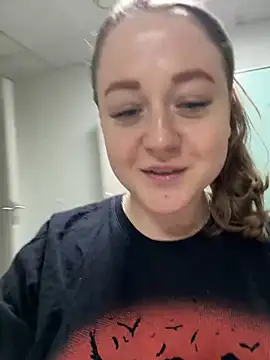 LizzyShine online show from March 18, 2025, 11:08 am