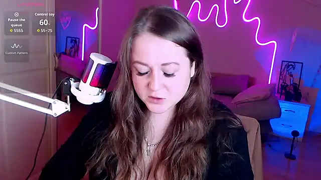 LizzyShine online show from October 4, 2025, 1:42 pm