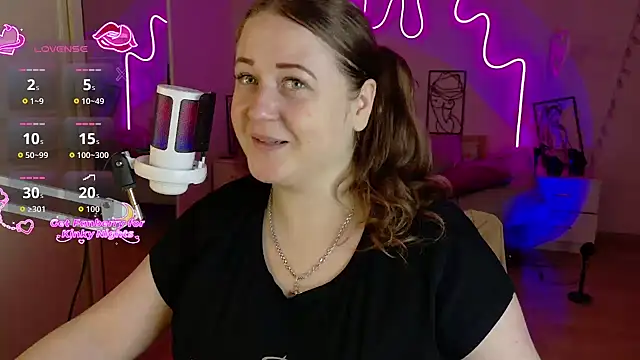 LizzyShine online show from November 6, 2025, 4:30 pm