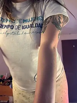 Miss oliviaa online show from November 14, 2025, 6:28 pm