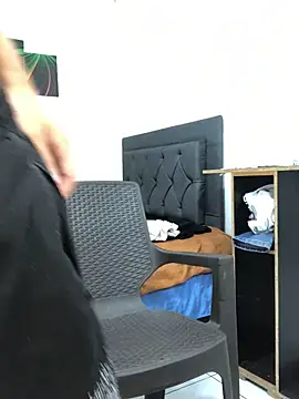 Snapshot of logannth chatting on October 31, 2025, 7:53 am logannth online show from October 31, 2025, 7:53 am