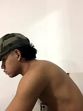 Snapshot of logannth chatting on November 13, 2025, 3:05 am logannth online show from November 13, 2025, 3:05 am