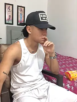 Snapshot of logannth chatting on March 5, 2026, 1:29 pm logannth online show from March 5, 2026, 1:29 pm