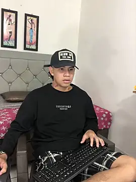 Snapshot of logannth chatting on March 7, 2026, 7:55 pm logannth online show from March 7, 2026, 7:55 pm