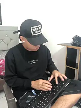 Snapshot of logannth chatting on March 8, 2026, 6:50 am logannth online show from March 8, 2026, 6:50 am