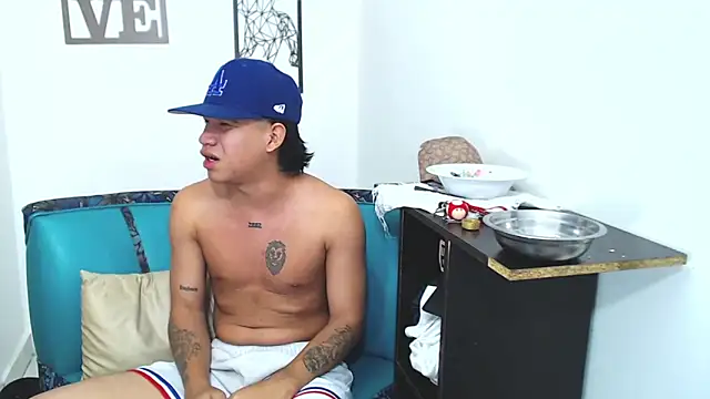 Snapshot of logannth chatting on April 10, 2026, 9:52 pm logannth online show from April 10, 2026, 9:52 pm