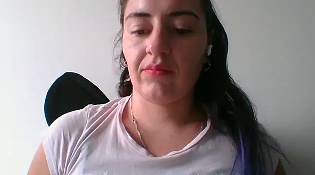 Snapshot of _karlie_kloss_ chatting on February 4, 2025, 7:55 pm karlie kloss online show from February 4, 2025, 7:55 pm