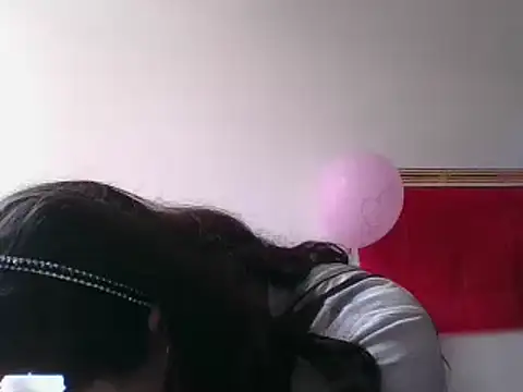 Snapshot of _karlie_kloss_ chatting on February 18, 2025, 8:47 pm karlie kloss online show from February 18, 2025, 8:47 pm