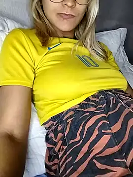 Snapshot of fofinhaa12 chatting on February 13, 2025, 10:00 pm fofinhaa12 online show from February 13, 2025, 10:00 pm