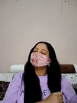 bigtitsqueen online show from October 26, 2025, 6:19 am