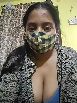 Snapshot of bigtitsqueen chatting on June 2, 2026, 7:10 am bigtitsqueen online show from June 2, 2026, 7:10 am