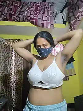 Snapshot of bigtitsqueen chatting on June 17, 2026, 9:01 am bigtitsqueen online show from June 17, 2026, 9:01 am