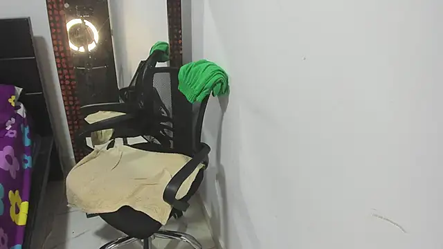 Karljensen33 online show from January 14, 2025, 8:59 pm