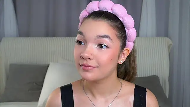 Snapshot of VeronaAppleberry chatting on October 23, 2025, 11:31 am VeronaAppleberry online show from October 23, 2025, 11:31 am