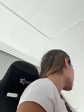 sheyla sweet18 online show from November 16, 2025, 1:06 pm