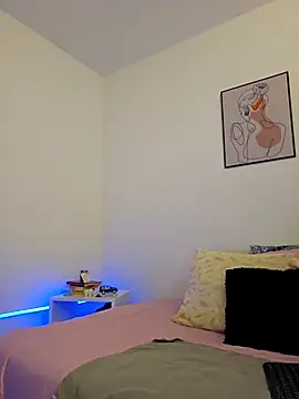 VictoriaEvaans  online show from November 4, 2025, 9:47 pm