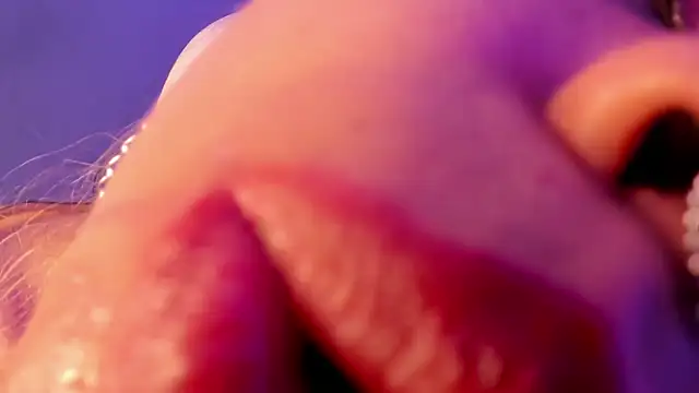 delilah fix online show from September 20, 2025, 7:59 pm