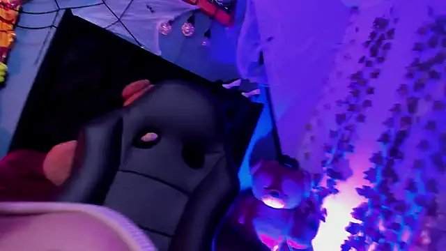 delilah fix online show from November 3, 2025, 8:21 pm