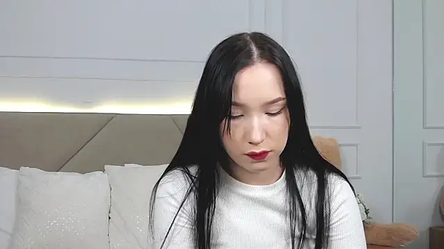 Snapshot of LeilaLow chatting on January 6, 2025, 12:02 pm LeilaLow online show from January 6, 2025, 12:02 pm