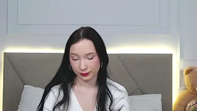 Snapshot of LeilaLow chatting on January 15, 2025, 3:18 pm LeilaLow online show from January 15, 2025, 3:18 pm