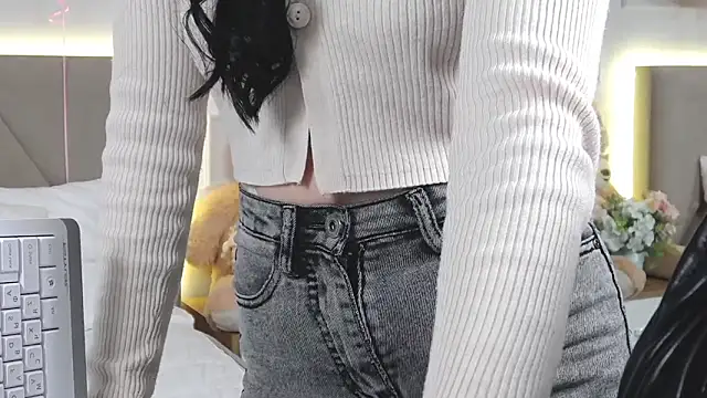 Snapshot of LeilaLow chatting on February 15, 2025, 12:01 pm LeilaLow online show from February 15, 2025, 12:01 pm