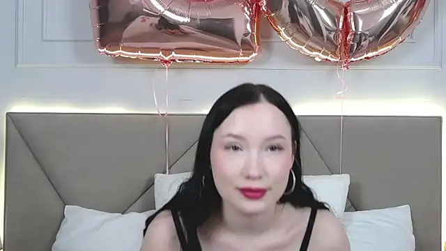 Snapshot of LeilaLow chatting on February 18, 2025, 3:21 pm LeilaLow online show from February 18, 2025, 3:21 pm