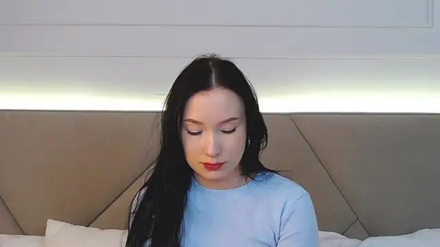 Snapshot of LeilaLow chatting on February 25, 2025, 6:20 pm LeilaLow online show from February 25, 2025, 6:20 pm