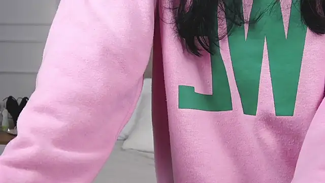 Snapshot of LeilaLow chatting on February 26, 2025, 11:09 am LeilaLow online show from February 26, 2025, 11:09 am