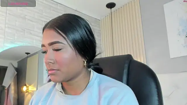 nicole  parker1 online show from February 19, 2025, 12:33 pm