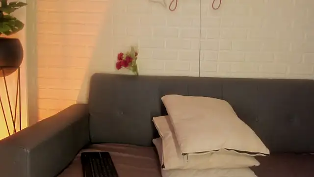 karina gomez 18 online show from January 11, 2026, 11:26 am