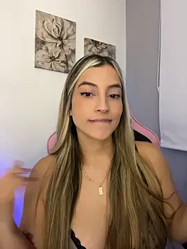 Snapshot of Issabela_G1 chatting on May 8, 2026, 11:10 pm Issabela G1 online show from May 8, 2026, 11:10 pm