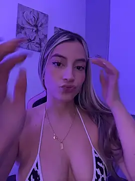 Snapshot of Issabela_G1 chatting on May 18, 2026, 3:02 am Issabela G1 online show from May 18, 2026, 3:02 am