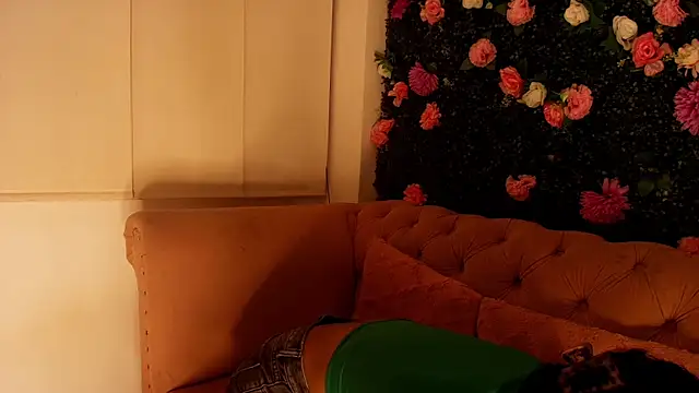 Snapshot of julieta_aguilar1 chatting on November 6, 2025, 7:59 pm julieta aguilar1 online show from November 6, 2025, 7:59 pm