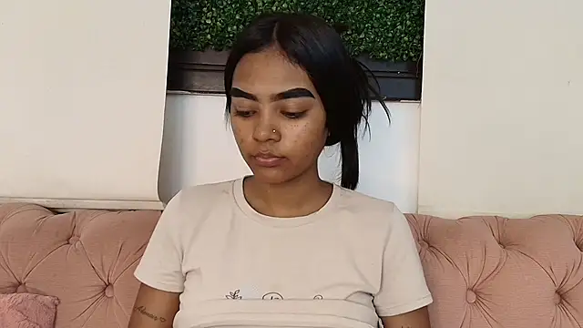 Snapshot of julieta_aguilar1 chatting on November 19, 2025, 6:52 pm julieta aguilar1 online show from November 19, 2025, 6:52 pm