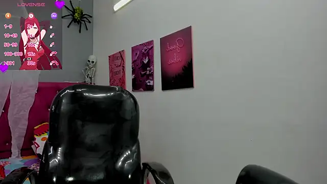 Snapshot of Helen_russo chatting on October 24, 2025, 6:04 pm Helen russo online show from October 24, 2025, 6:04 pm