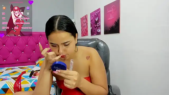 Snapshot of Helen_russo chatting on November 7, 2025, 5:57 pm Helen russo online show from November 7, 2025, 5:57 pm