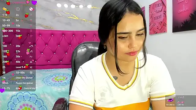 Snapshot of Helen_russo chatting on July 3, 2026, 6:58 pm Helen russo online show from July 3, 2026, 6:58 pm