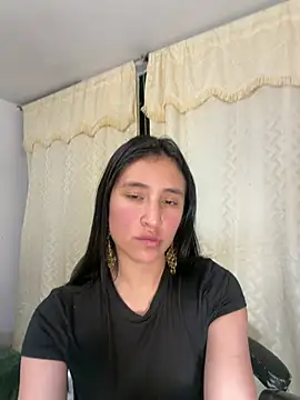 Snapshot of paulinamoons1 chatting on May 14, 2026, 4:19 am paulinamoons1 online show from May 14, 2026, 4:19 am